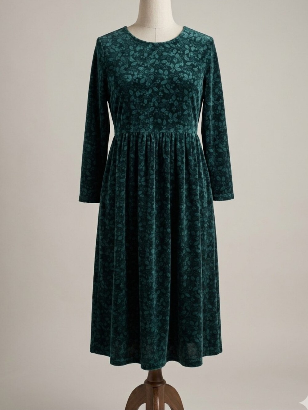 Vintage LL Bean Green Holly Velvet Midi Dress Medium?